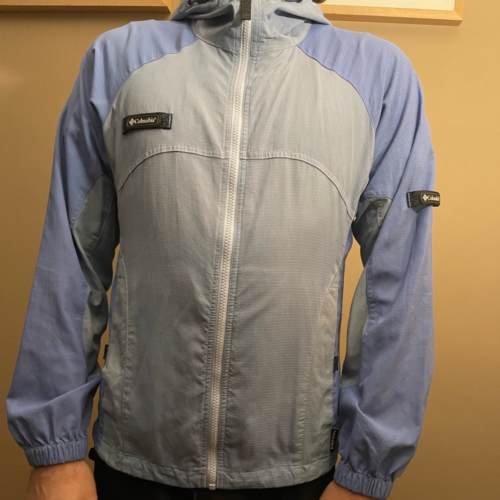 Tonal blue Columbia packable jacket